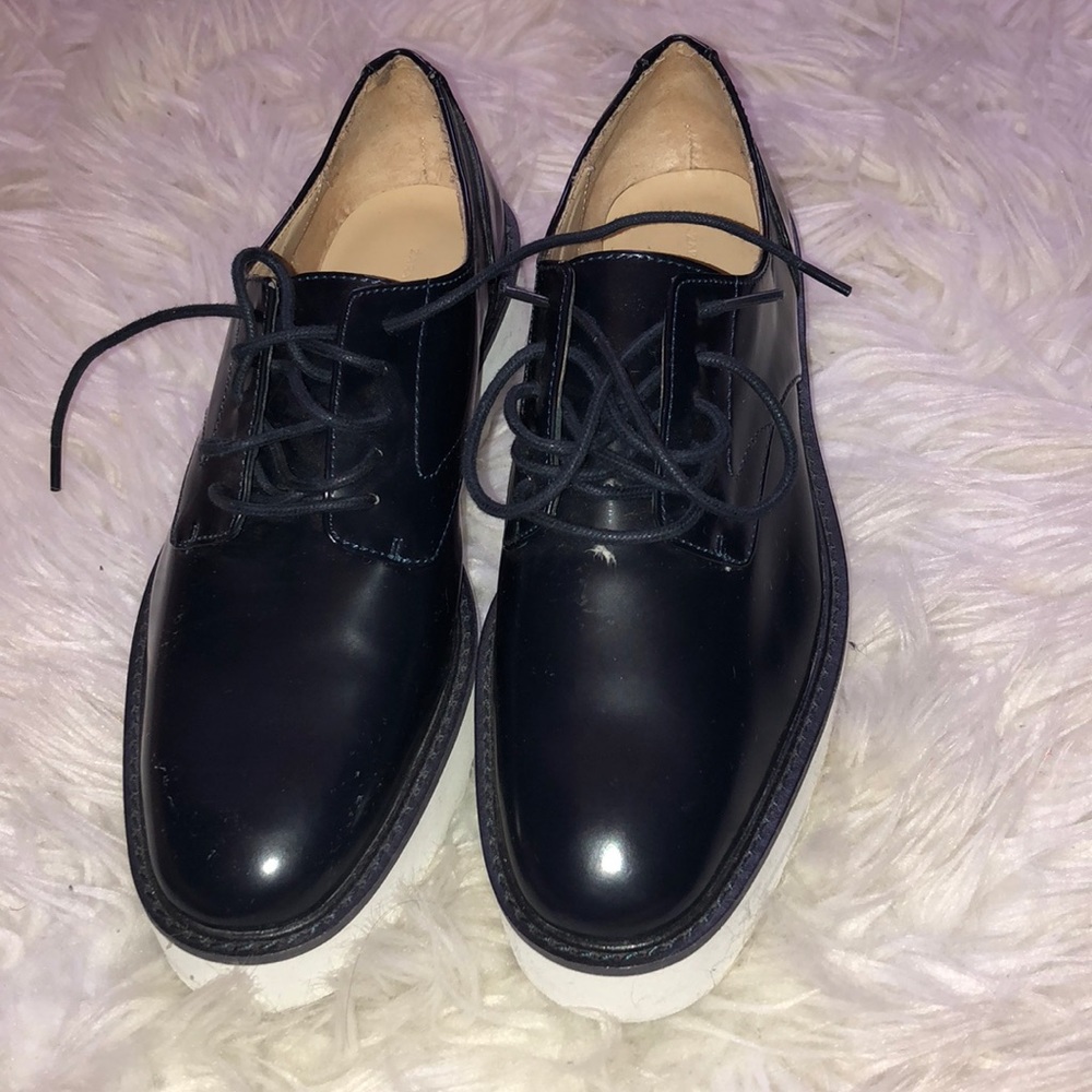NEVER WORN patent lace up oxfords
